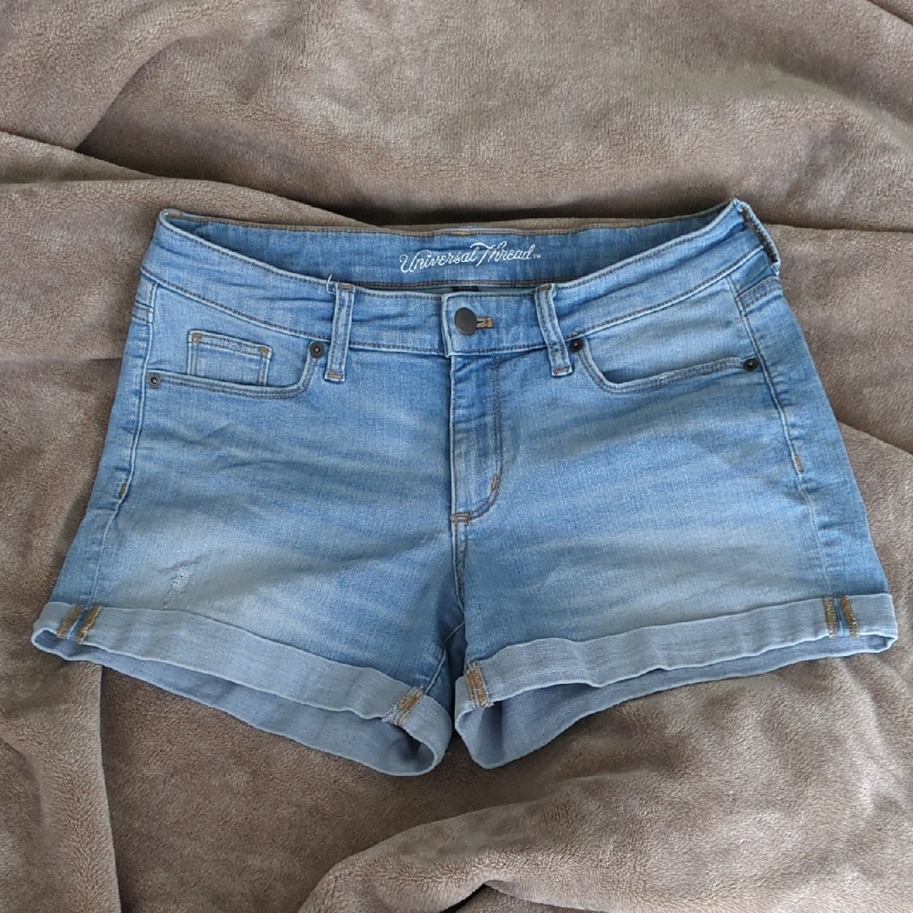 Universal Thread Women's Light Wash Denim Shorts